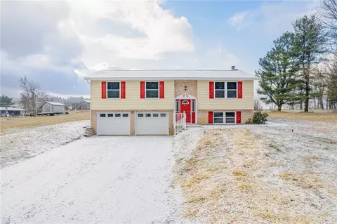 899 Rich Hill Rd, Connellsville, PA 15425