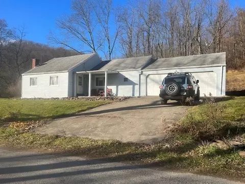 587 Little Creek Rd, Evans City, PA 16033