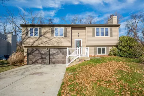 417 Meade Dr, Coraopolis, PA 15108