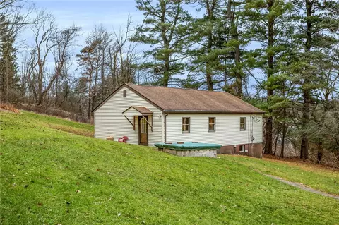5620 Community Center Dr, Gibsonia, PA 15044
