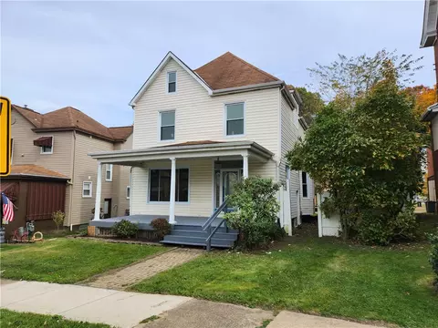 131 E Adams Ave, Vandergrift, PA 15690 photo 2