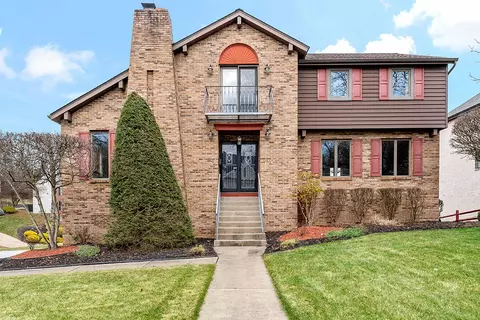 98 Florence Dr, Pittsburgh, PA 15220