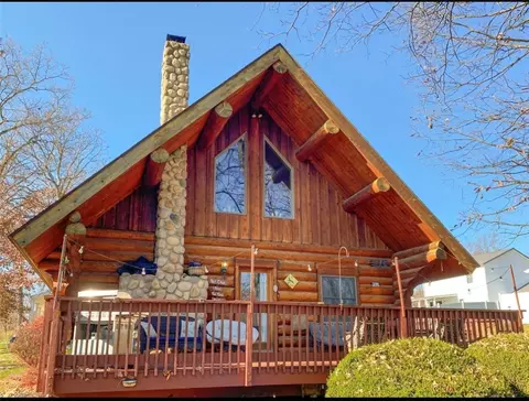 285 Laurel Ave, Ellwood City, PA 16117
