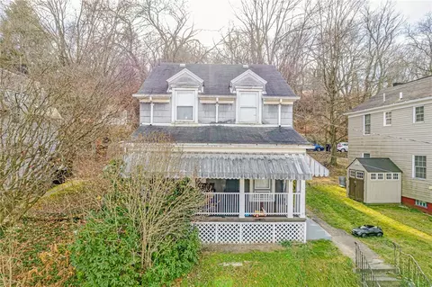 1221 Wade St, Aliquippa, PA 15001