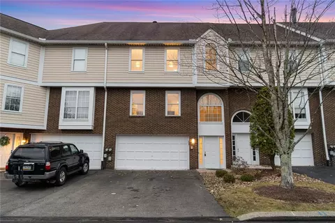 513 Lakewood Dr, Monroeville, PA 15146