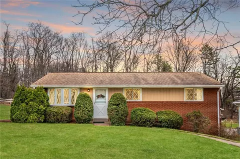 166 Rosemont Dr, Coraopolis, PA 15108