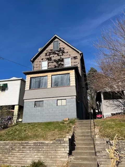 1279 8th Ave, Natrona Heights, PA 15065