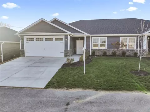 14 Barrington Ct, Monaca, PA 15061