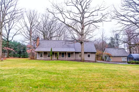 3050 Eldogor Ln, New Castle, PA 16105