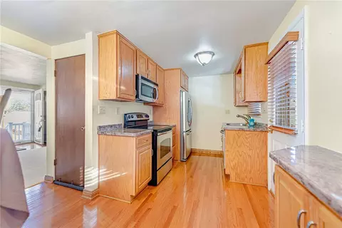 10 Concord Dr, Irwin, PA 15642 photo 4