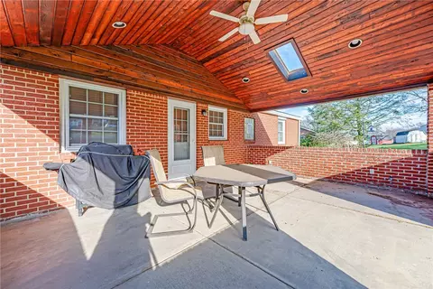 10 Concord Dr, Irwin, PA 15642 photo 16
