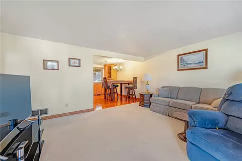 10 Concord Dr, Irwin, PA 15642 photo 8