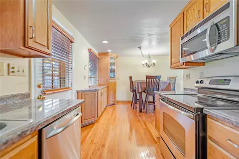 10 Concord Dr, Irwin, PA 15642 photo 2