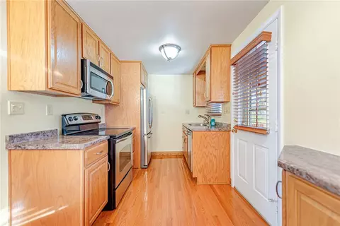 10 Concord Dr, Irwin, PA 15642 photo 3