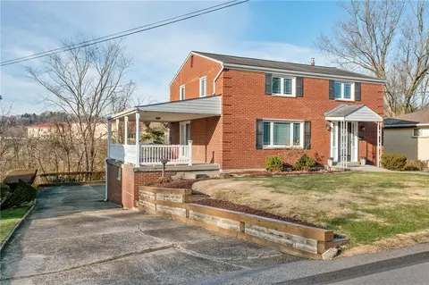 421 Macbeth Dr, Pittsburgh, PA 15235