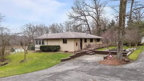 111 Oakwood Rd, Boyers, PA 16020
