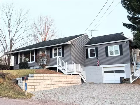 1447 W Pittsburgh St, Scottdale, PA 15683