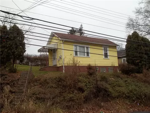 402 Mccoy Rd, Mckees Rocks, PA 15136