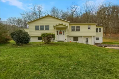 346 Mack Hollow Rd, Georgetown, PA 15043