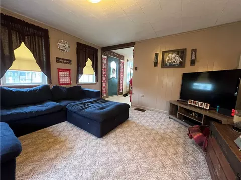 117 E 2nd St, Gray, PA 15544 photo 4