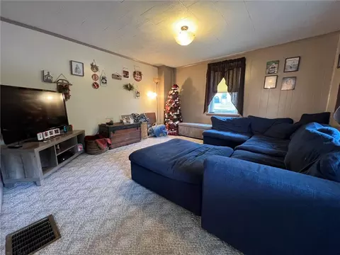 117 E 2nd St, Gray, PA 15544 photo 2