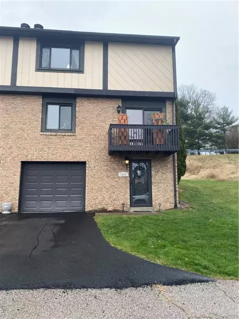 2800 Bingham Dr, Pittsburgh, PA 15241