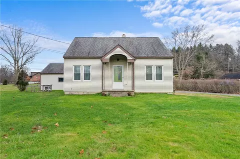658 Freeport Rd, Freeport, PA 16229