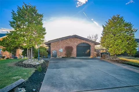 1808 Horizon Dr, White Oak, PA 15131