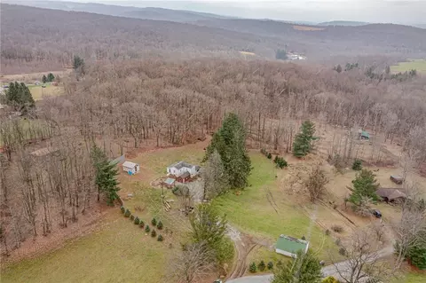 108 3rd St, Champion, PA 15622
