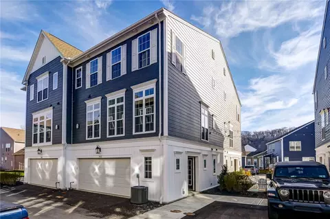 3023 Howell Dr, Bridgeville, PA 15017