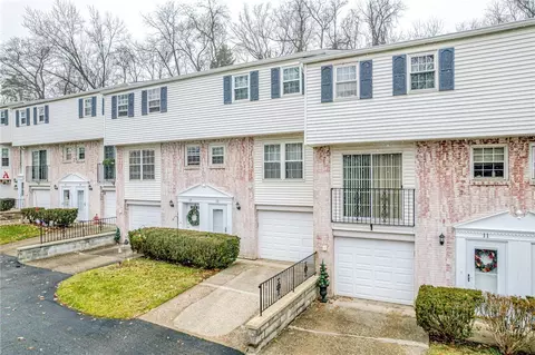 12 Crestwood Dr, Allison Park, PA 15101