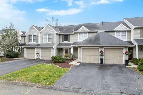 210 Commons Dr, Oakmont, PA 15139