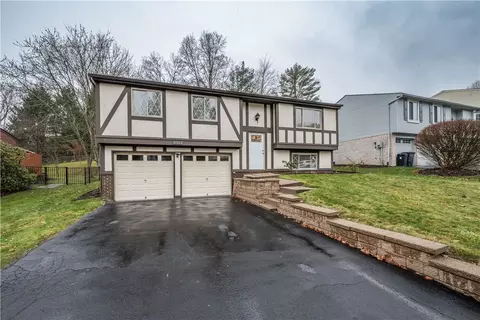 6582 Zupancic Dr, Pittsburgh, PA 15236