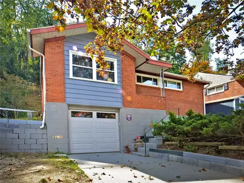 401 Elwood Dr, Pittsburgh, PA 15235