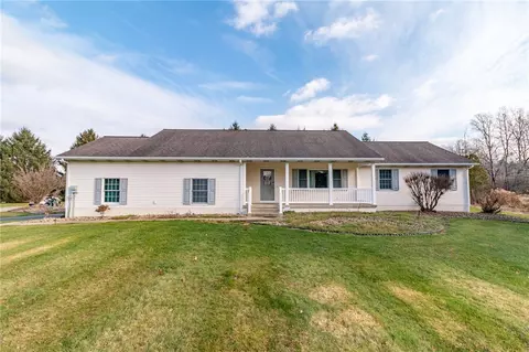 17 E Windridge Rd, Greenville, PA 16125