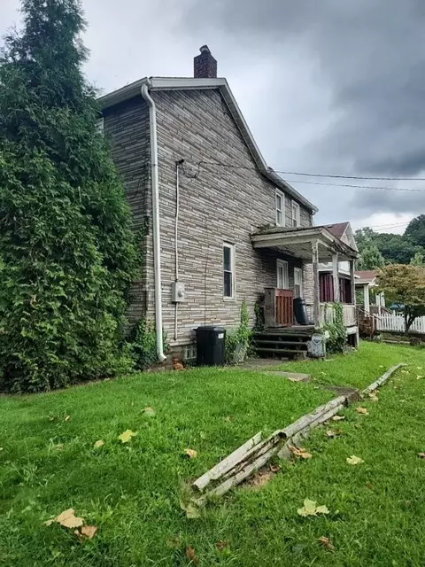 711 Bridge St, New Kensington, PA 15068