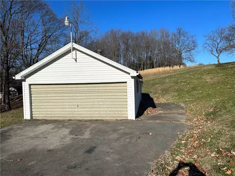 2094 Dime Rd, Vandergrift, PA 15690 photo 3