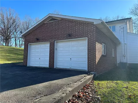 2094 Dime Rd, Vandergrift, PA 15690 photo 2