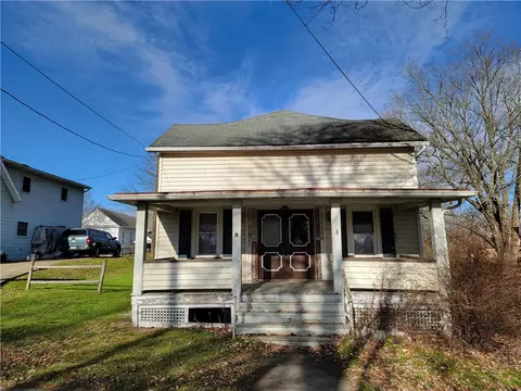 527 E Market St, Mercer, PA 16137
