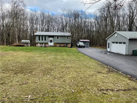 902 W Sunbury Rd, West Sunbury, PA 16061