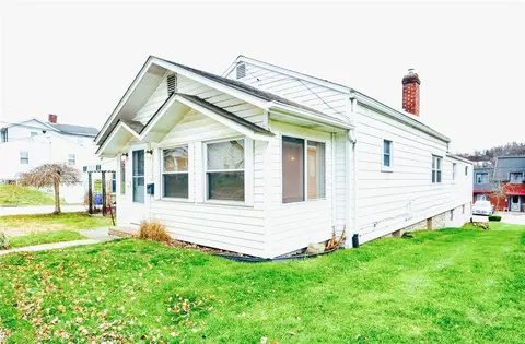 6005 Roslyn St, Mckeesport, PA 15135