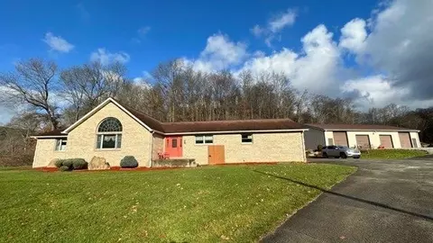 900 Lardintown Rd, Tarentum, PA 15084
