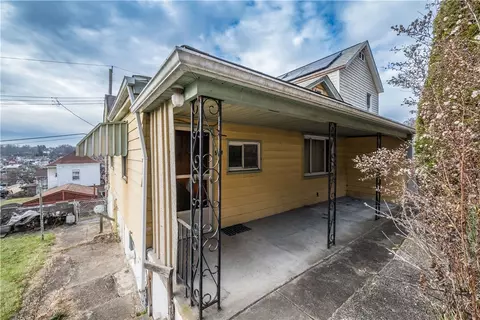 907 Benwood Ave, Mckees Rocks, PA 15136
