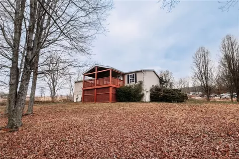 859 Twolick Dr, Indiana, PA 15701