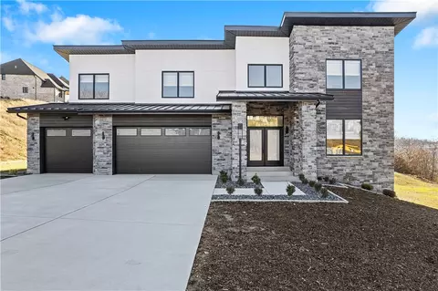 1092 Skyline Dr, Canonsburg, PA 15317