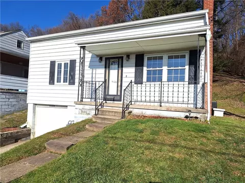 220 Hazen Ave, Ellwood City, PA 16117