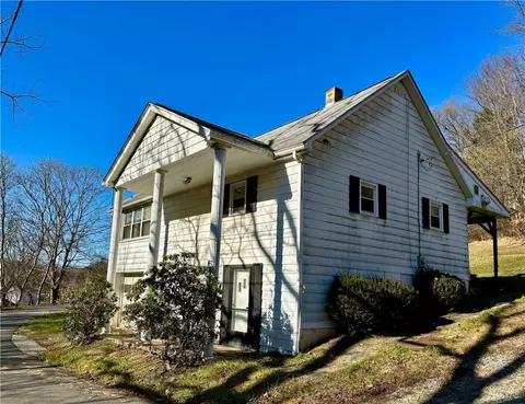 135 Bowstring St, Greensburg, PA 15601