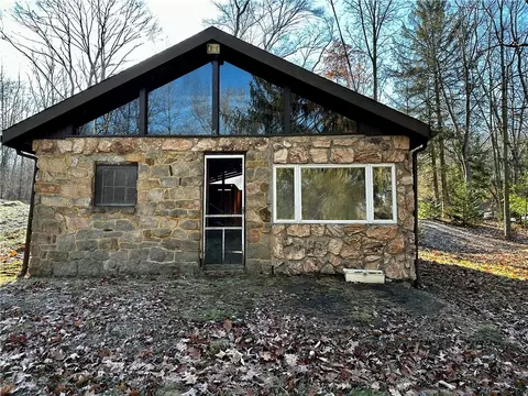 133 Old State Rd, Slippery Rock, PA 16057