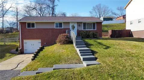 165 Rosemont Dr, Coraopolis, PA 15108