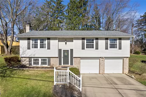 162 Lansdowne Dr, Coraopolis, PA 15108